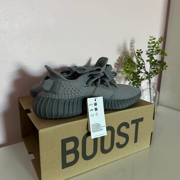 Yeezy 350 - Grey - Women's Size 6 - Picture 3 of 7